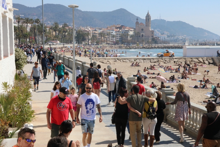 Seaside town of Sitges on April 17, 2022 during Easter week (by Gemma Sánchez)
